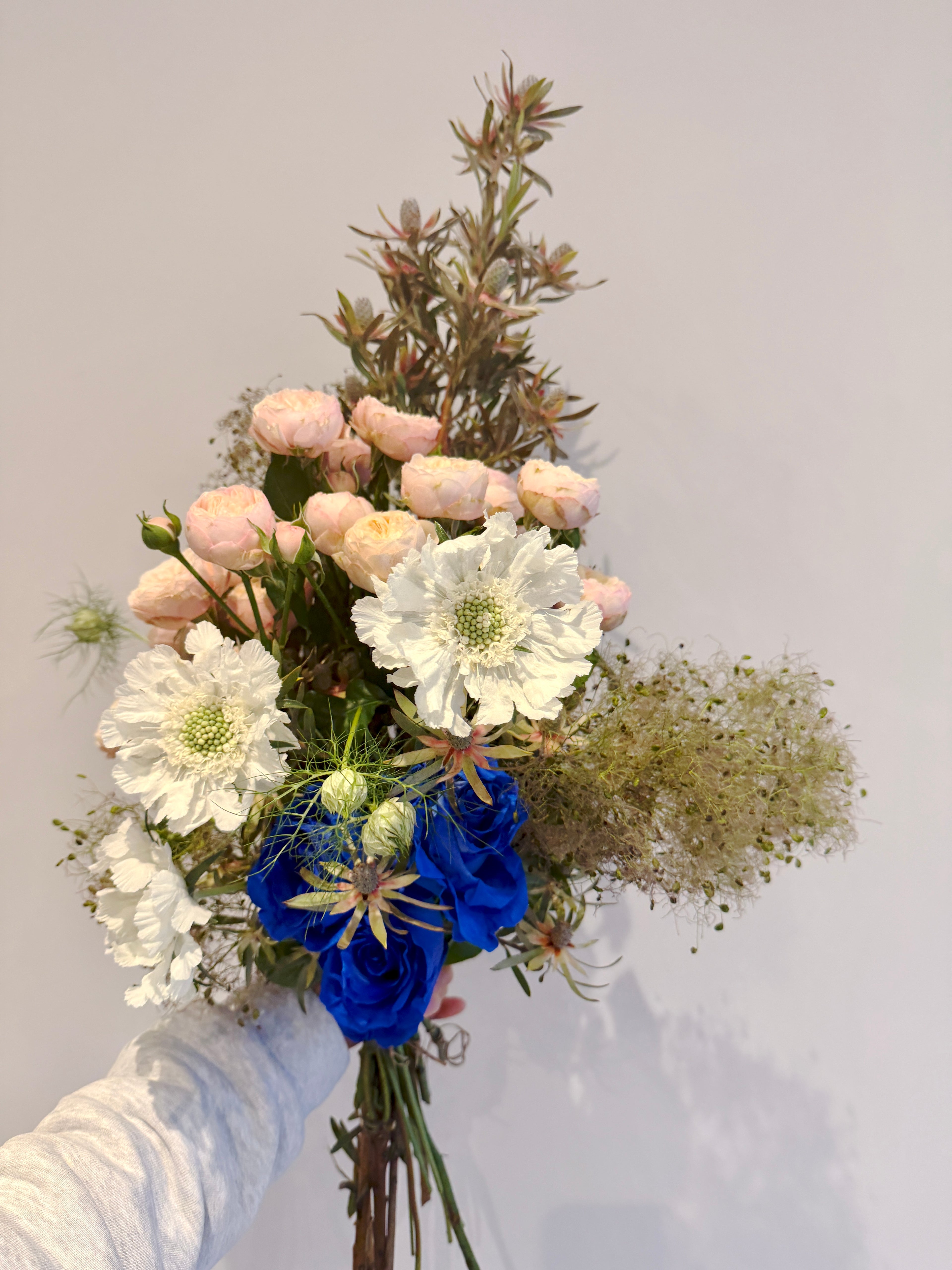 Sculptural Bouquet 06 - Luminous Gravity