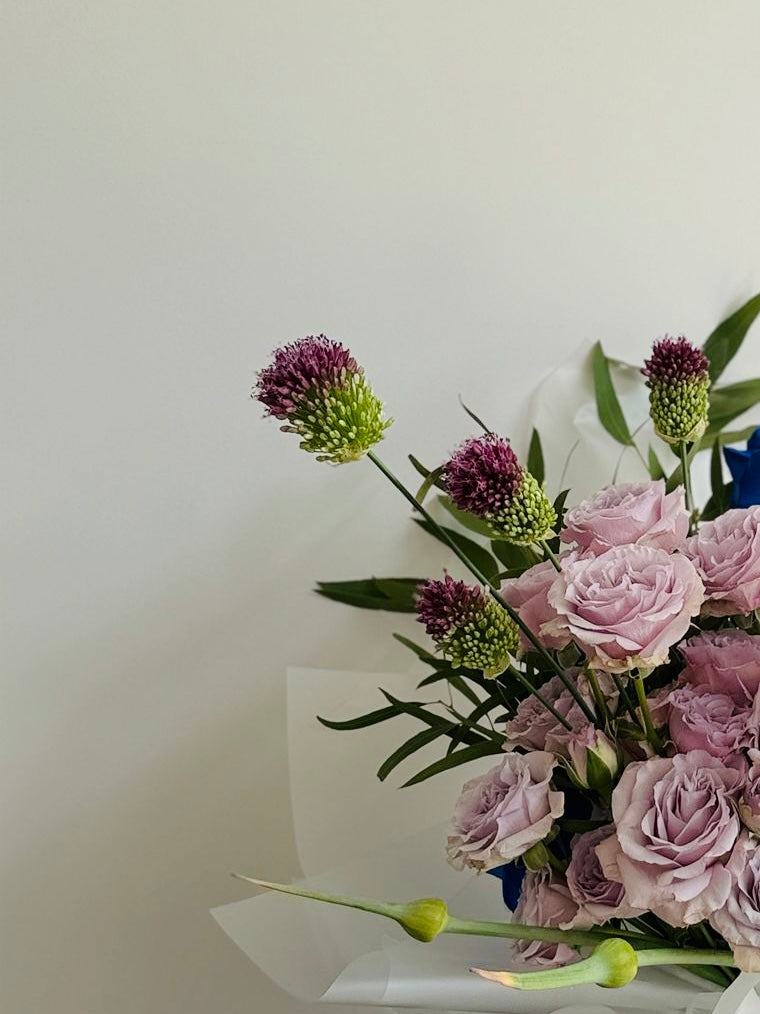 Sculptural Bouquet 12 - Chic Avant-Garde