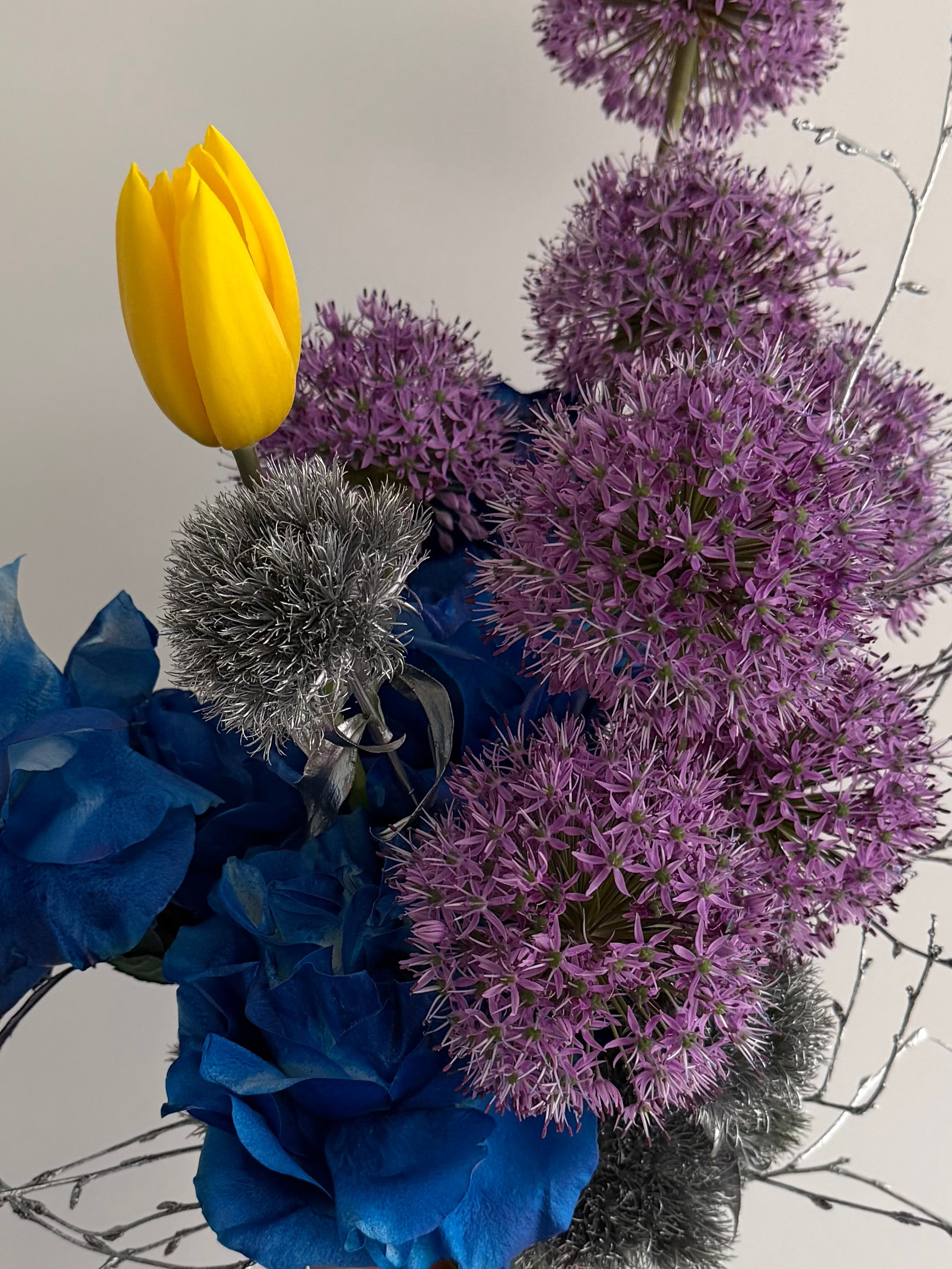 Sculptural Bouquet 02-Blue Contrast