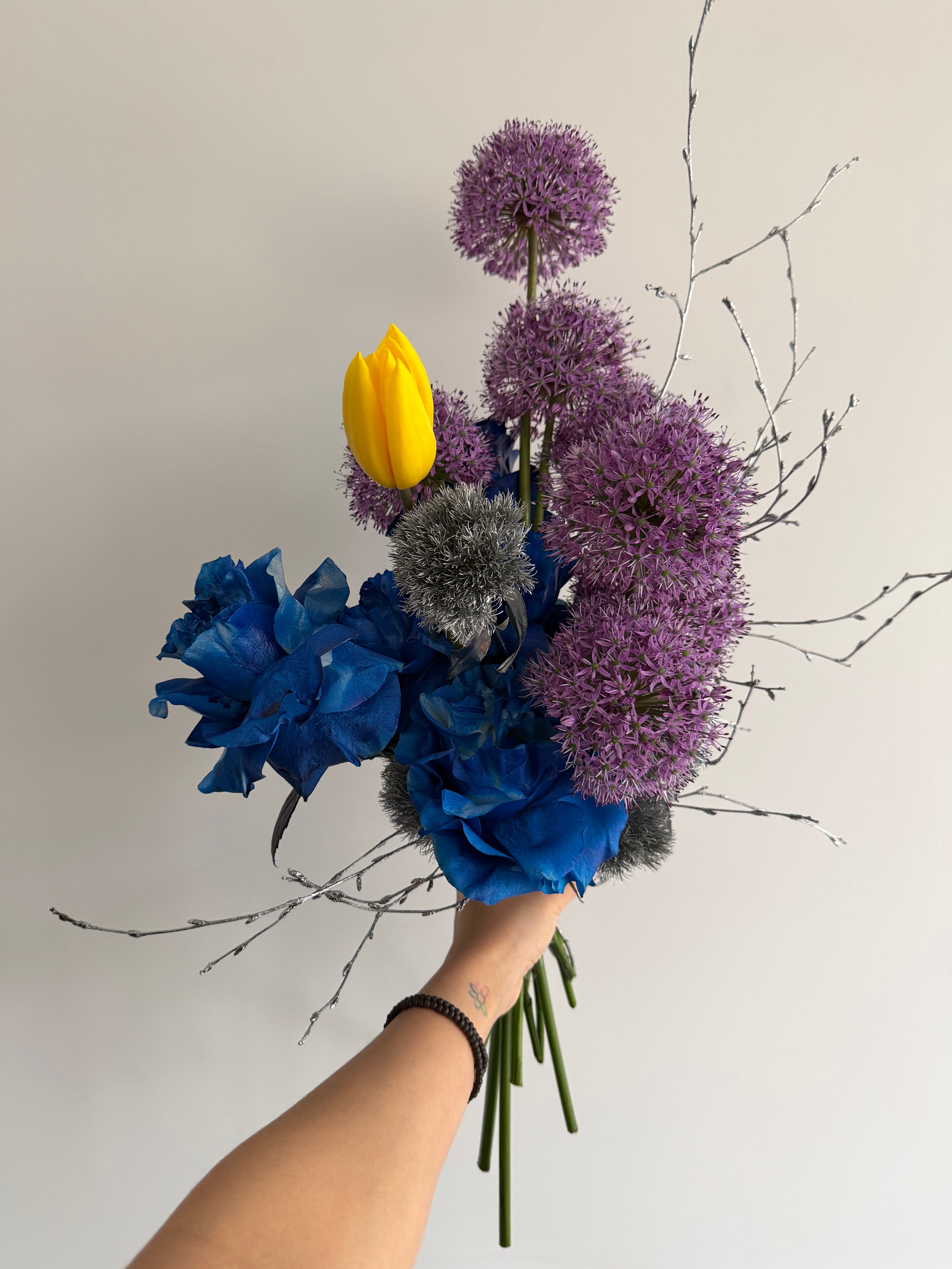 Sculptural Bouquet 02-Blue Contrast