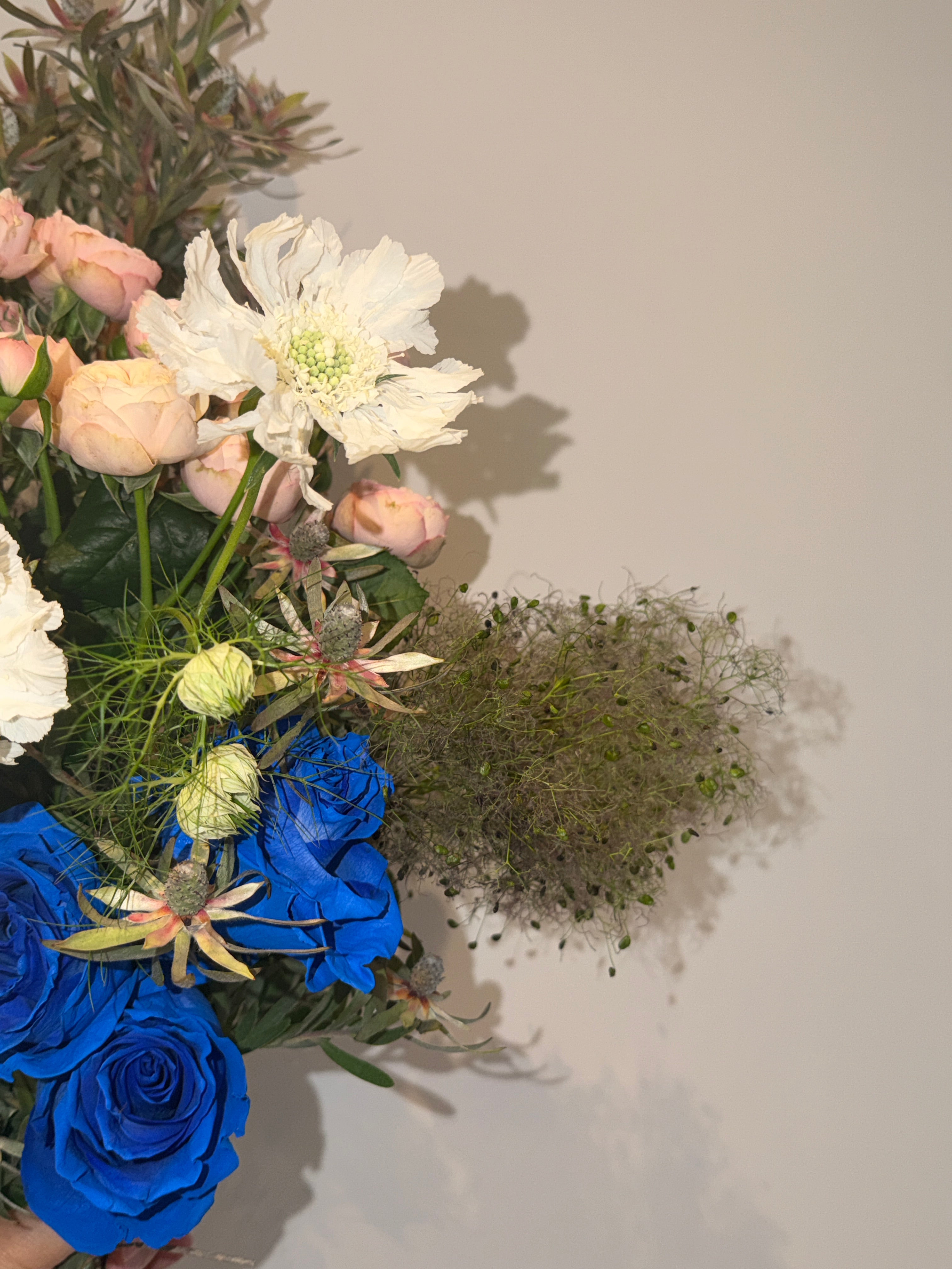 Sculptural Bouquet 06 - Luminous Gravity