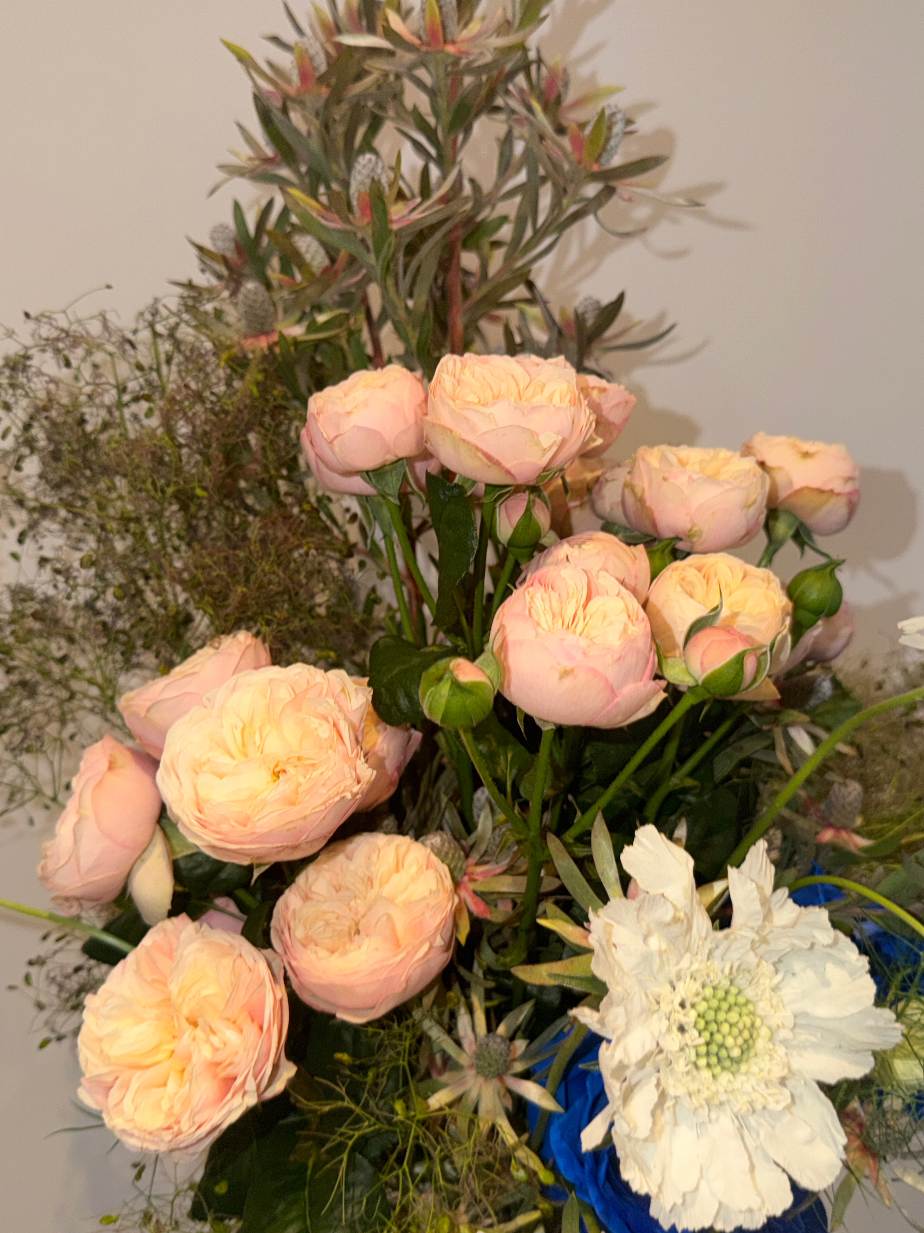 Sculptural Bouquet 06 - Luminous Gravity