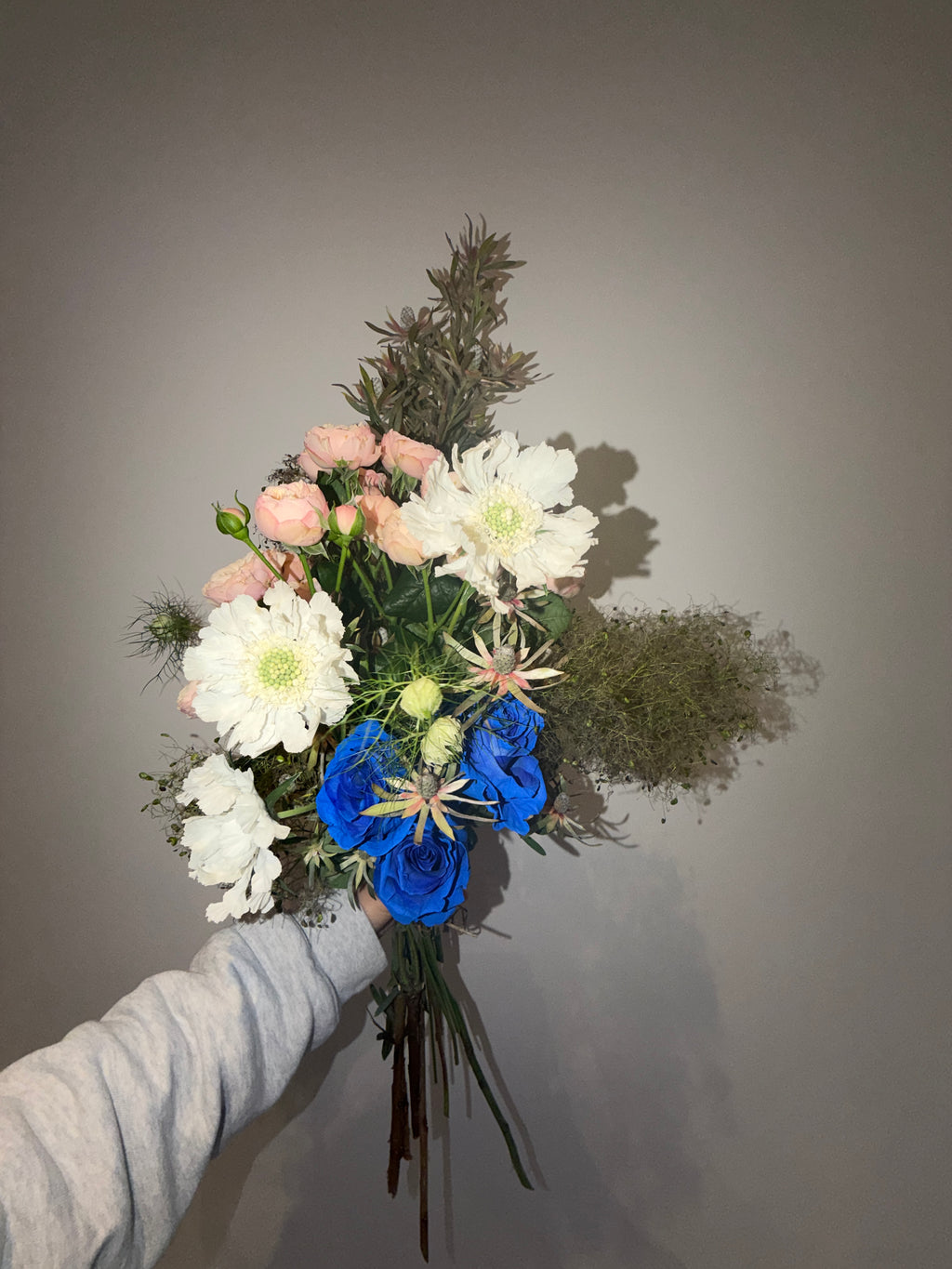 Sculptural Bouquet 06 - Luminous Gravity