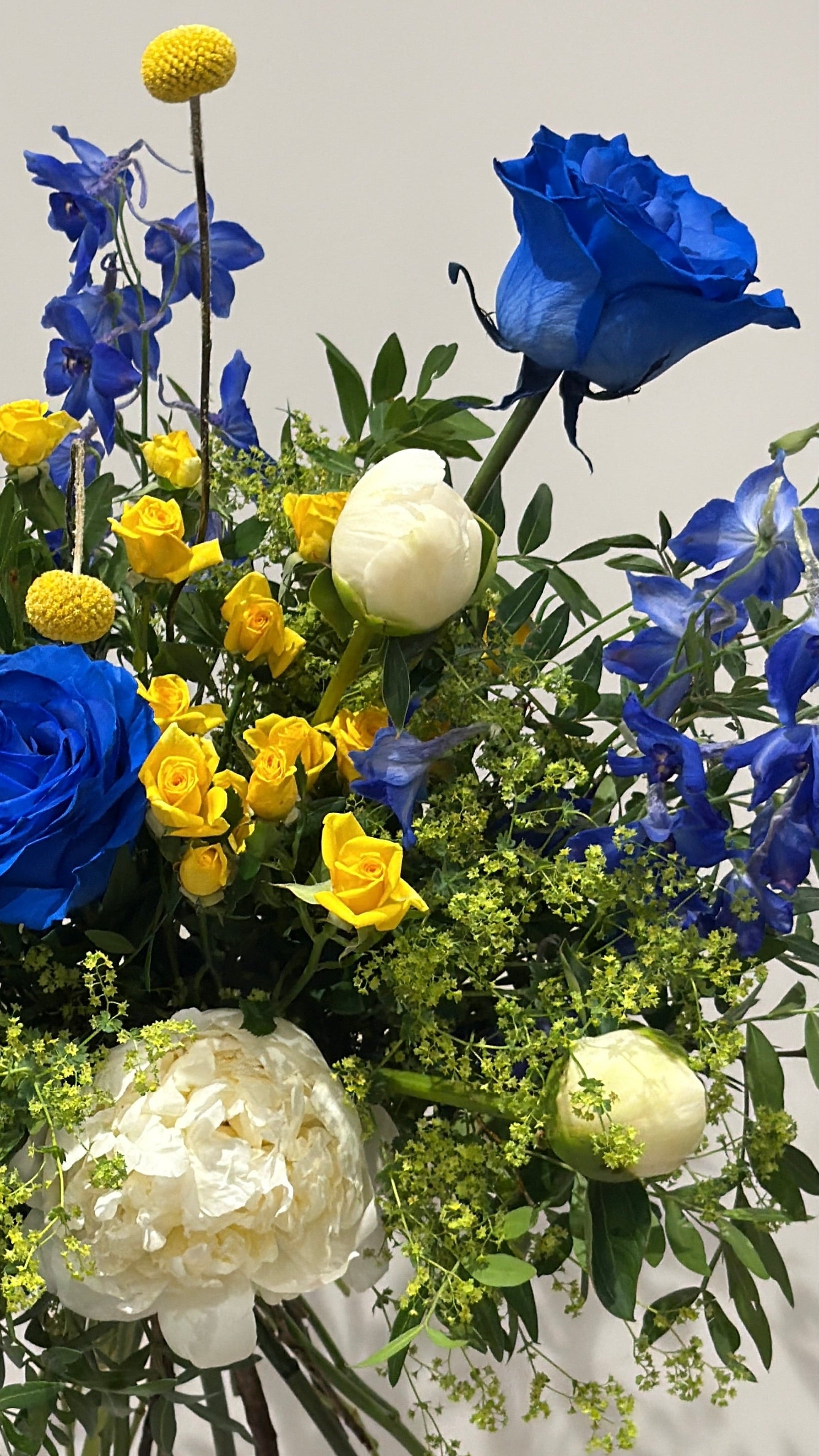 Sculptural Bouquet 05-Live Boldly