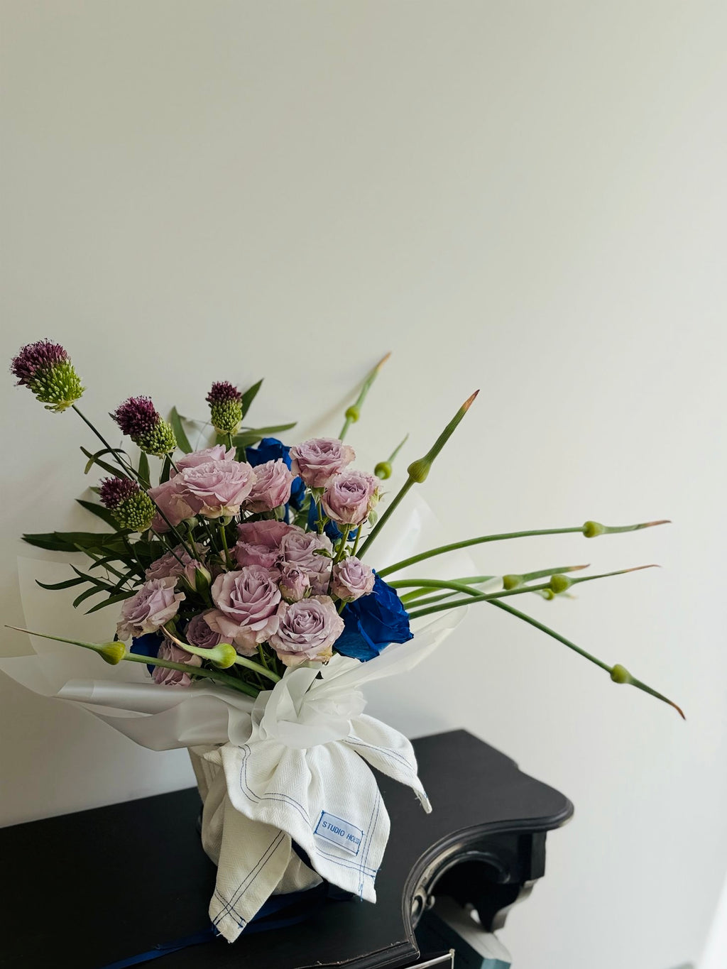 Sculptural Bouquet 12 - Chic Avant-Garde