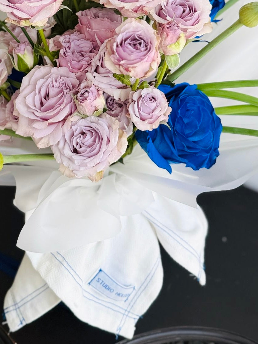 Sculptural Bouquet 12 - Chic Avant-Garde
